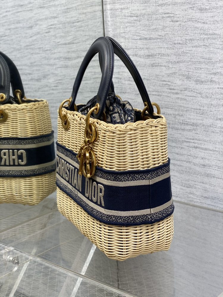 wicker Dior bucket size