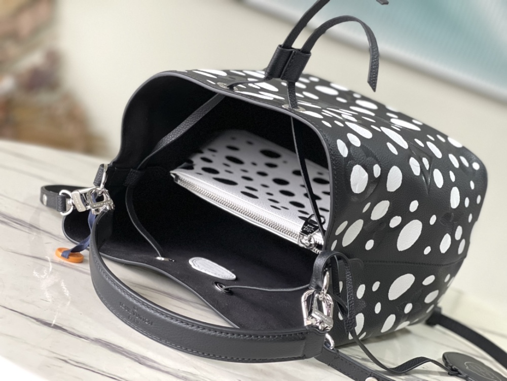 LV LV YK Monogram size 20x20x13