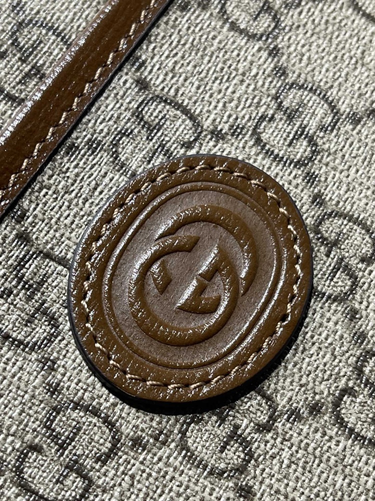 Gucci GG  size 22.5x14x7