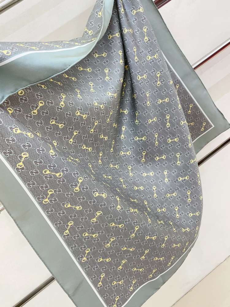 HERMES Scarf