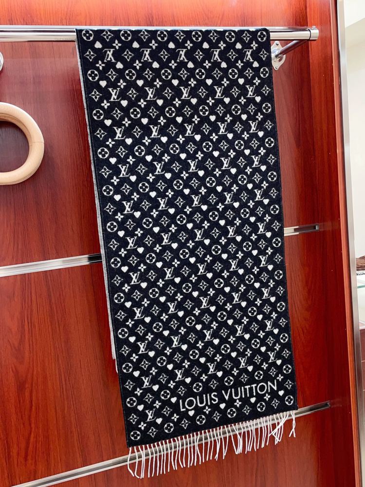 LV Scarf