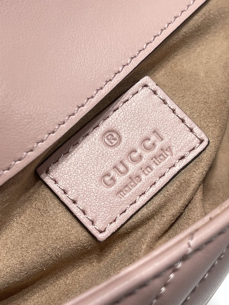 Gucci  size 16.5*5*10