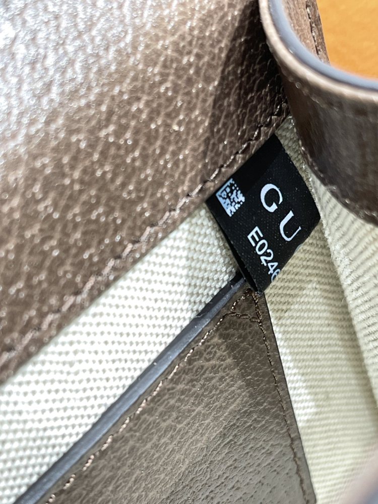 Gucci  size 18×6.5×13