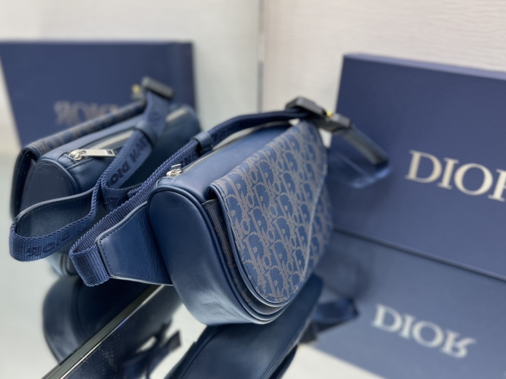 Dior man's Oblique saddle bag