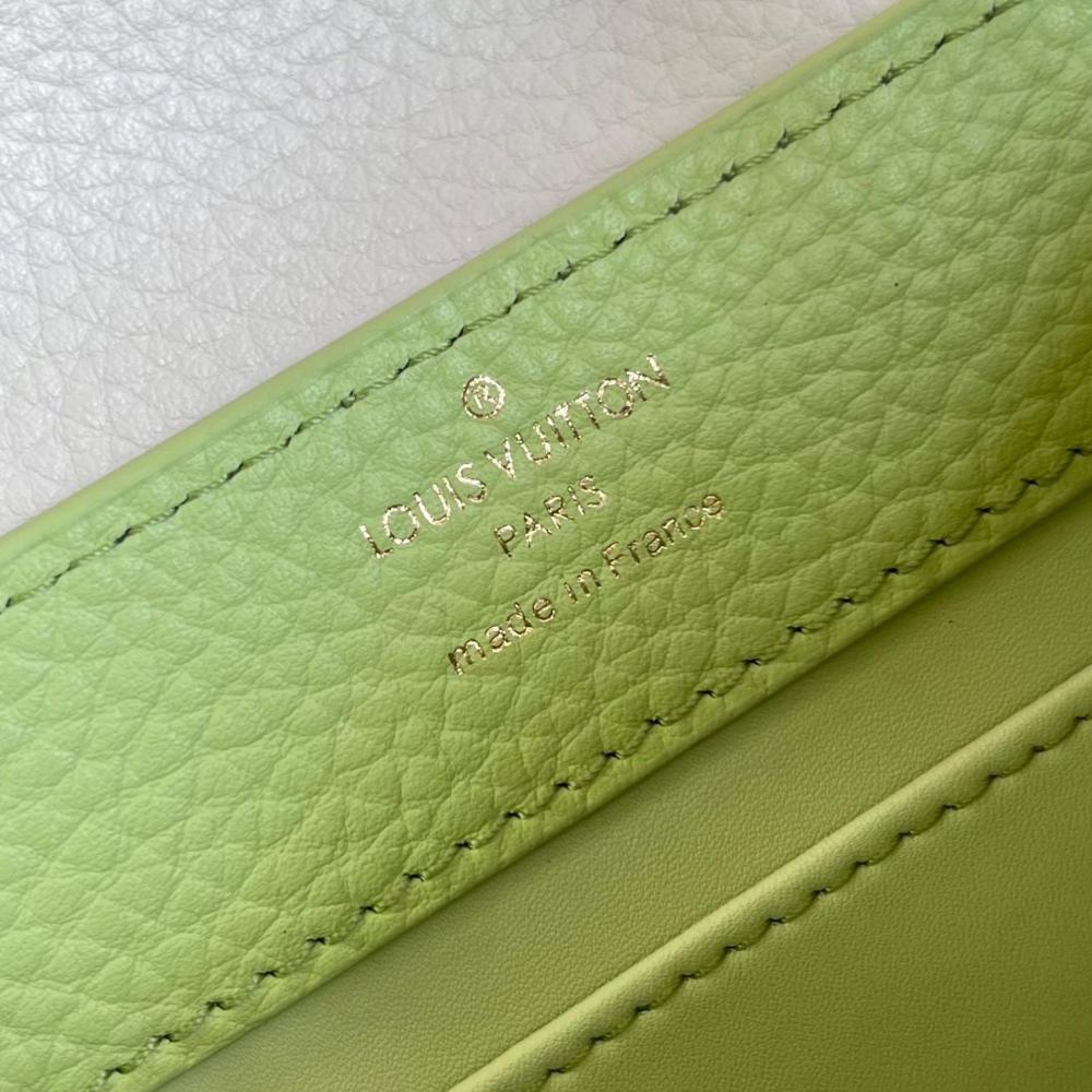Capucines Taurillon size 27x18x9