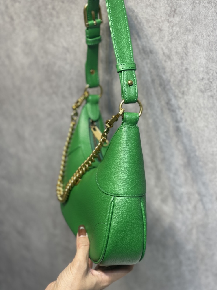 Gucci  size 25*19*7
