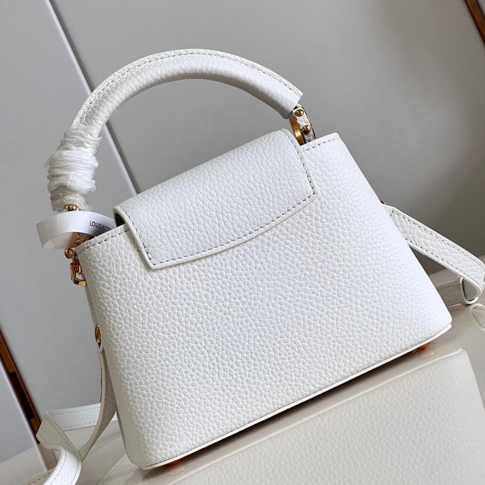 Capucines Taurillon Monogram size 27x18x9