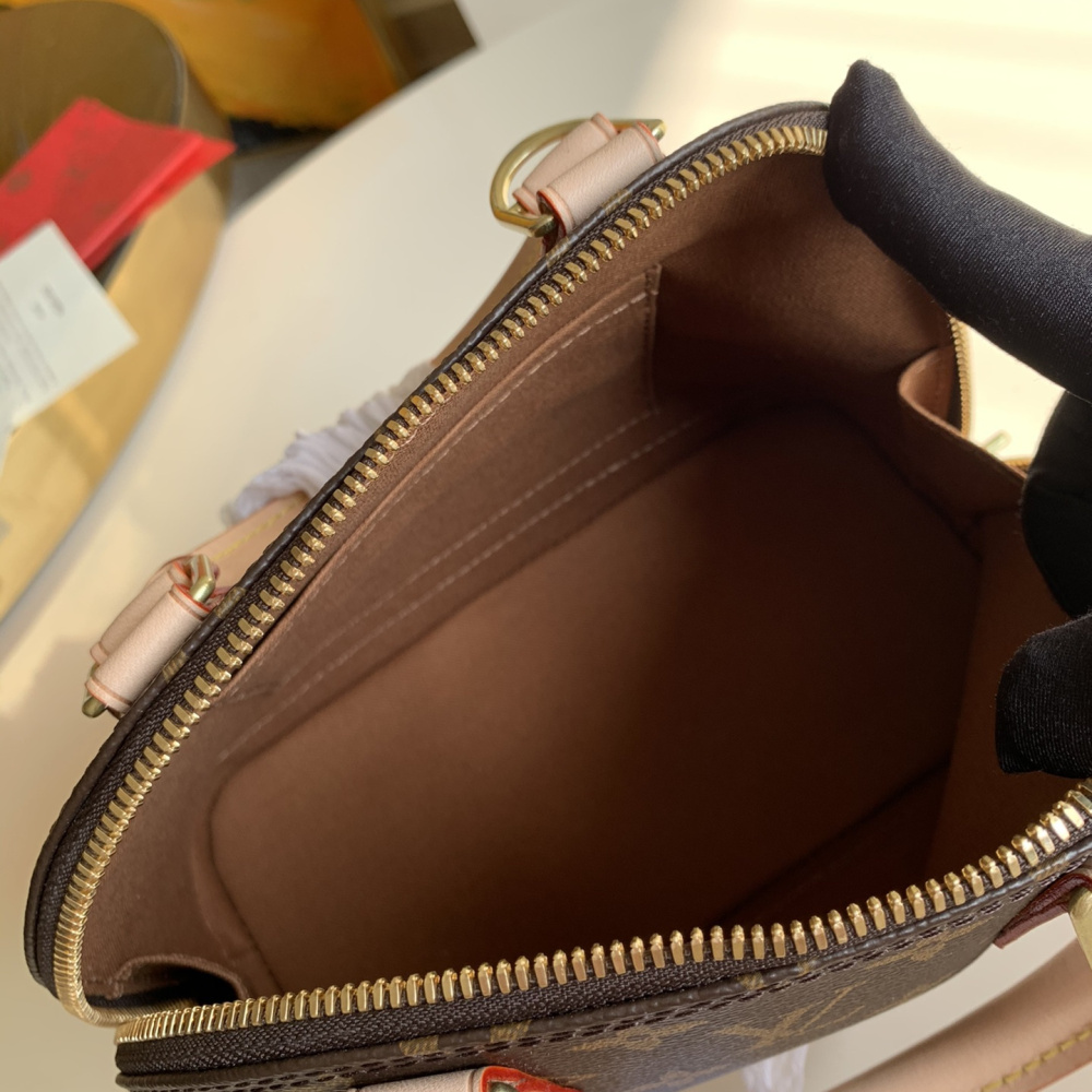 Louis Vuitton  Alma  Monogram M53152