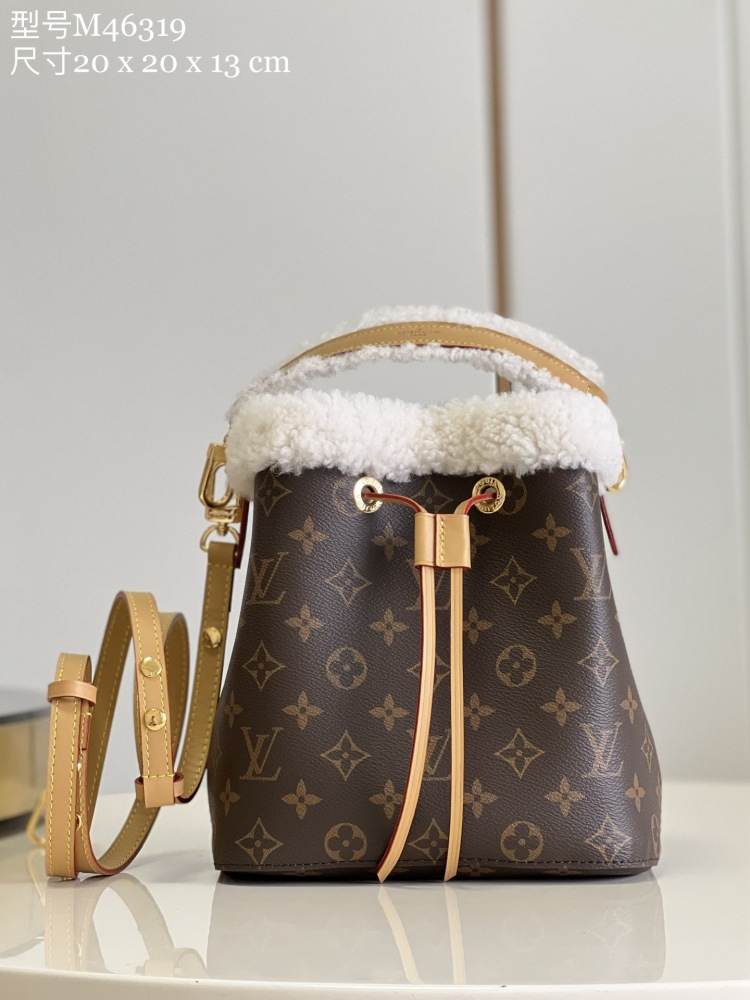 LV Azur Bucket Bags  size 20 x 20 x 13