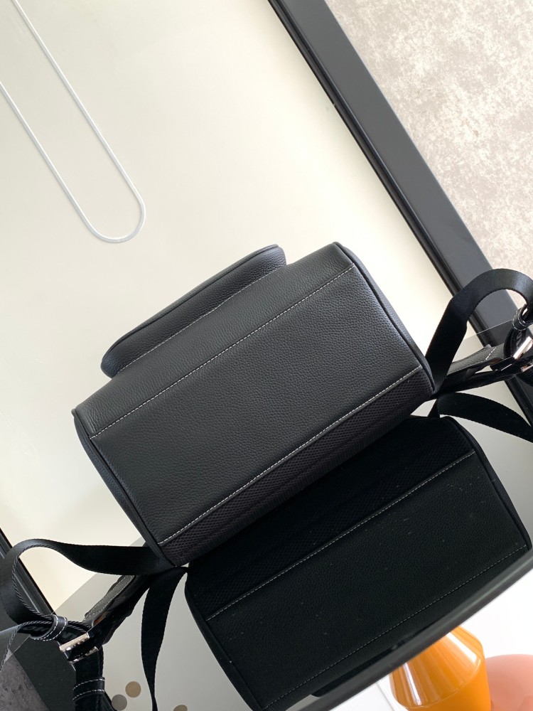 Dior manbag