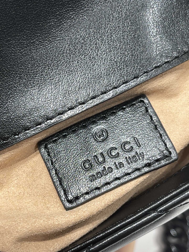 Gucci  size 16.5*5*10