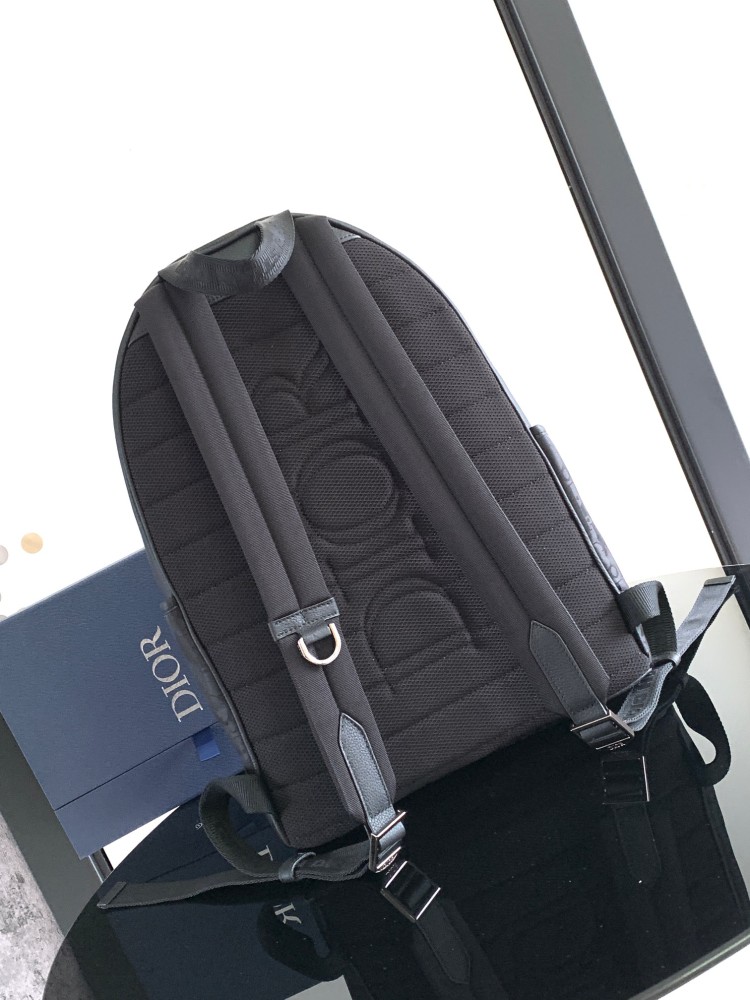 Dior man's Oblique backpacks