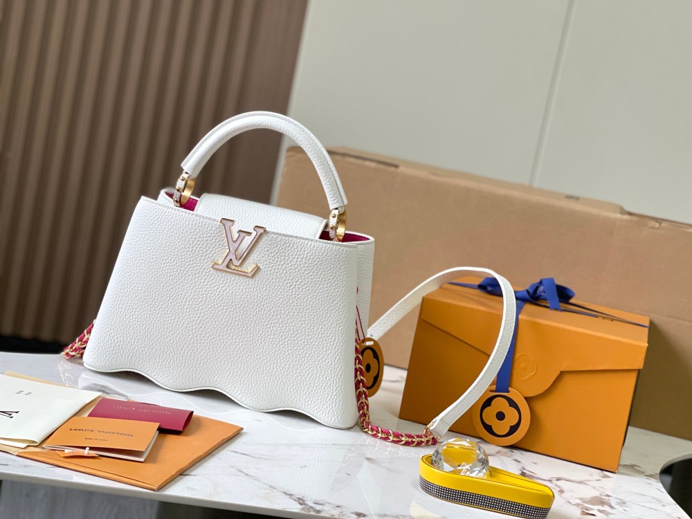 LV Capucines BB M22123 white