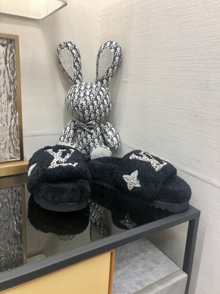 LV slippers lvu SIZE  lv毛拖