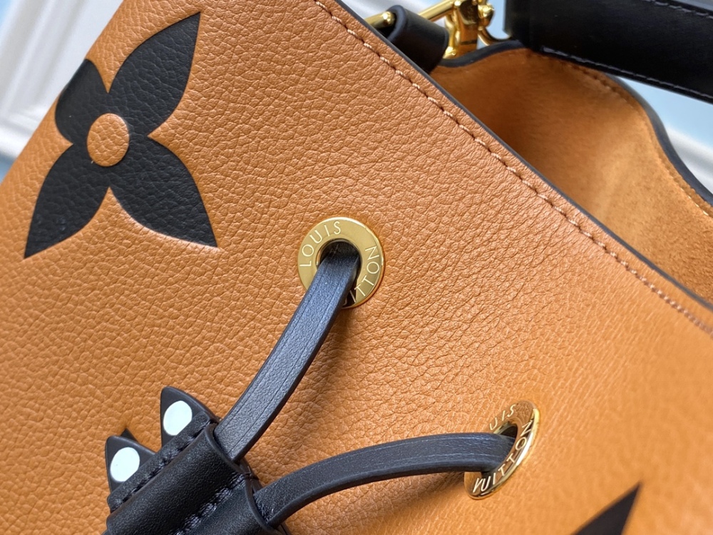 LV Monogram  size 26.0 x 26.0 x 17.5