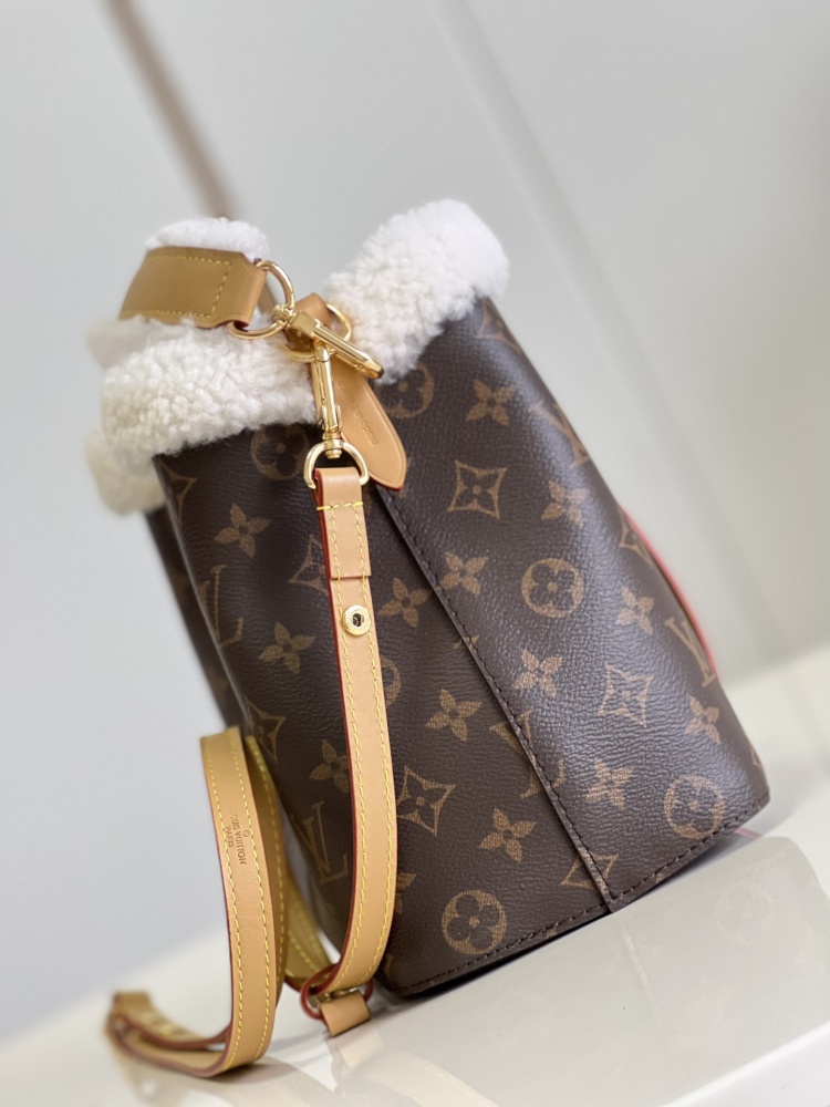 LV Da mi er Azur cm  size 20 x 20 x 13