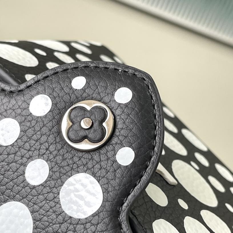 LV YK Capucines Taurillon Size cm