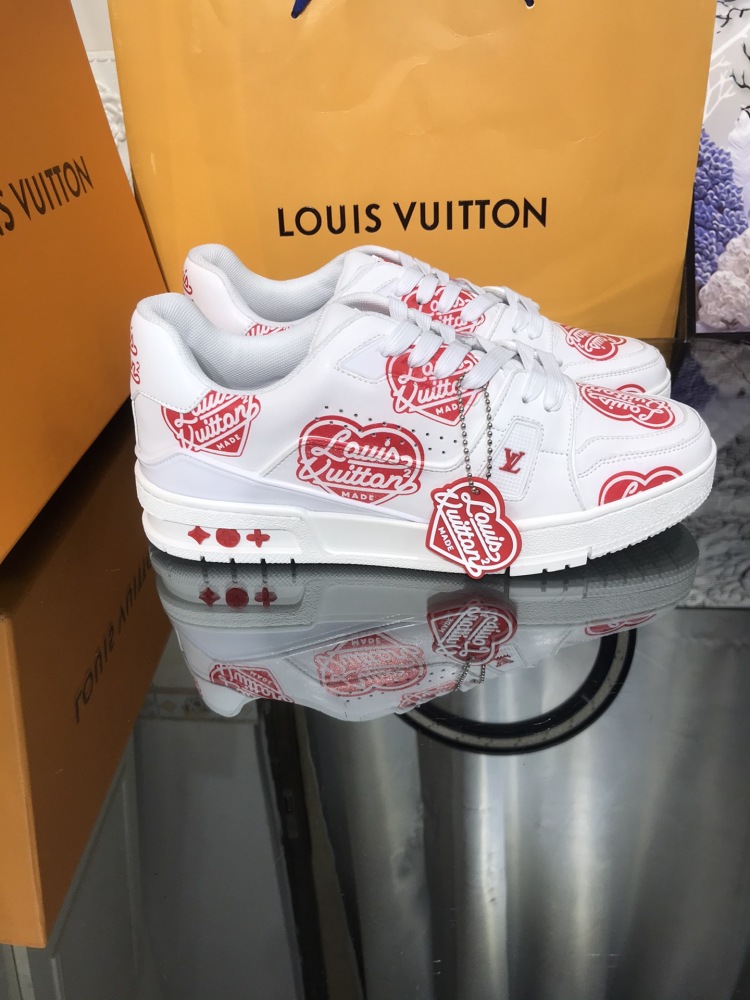 LV sneaker
