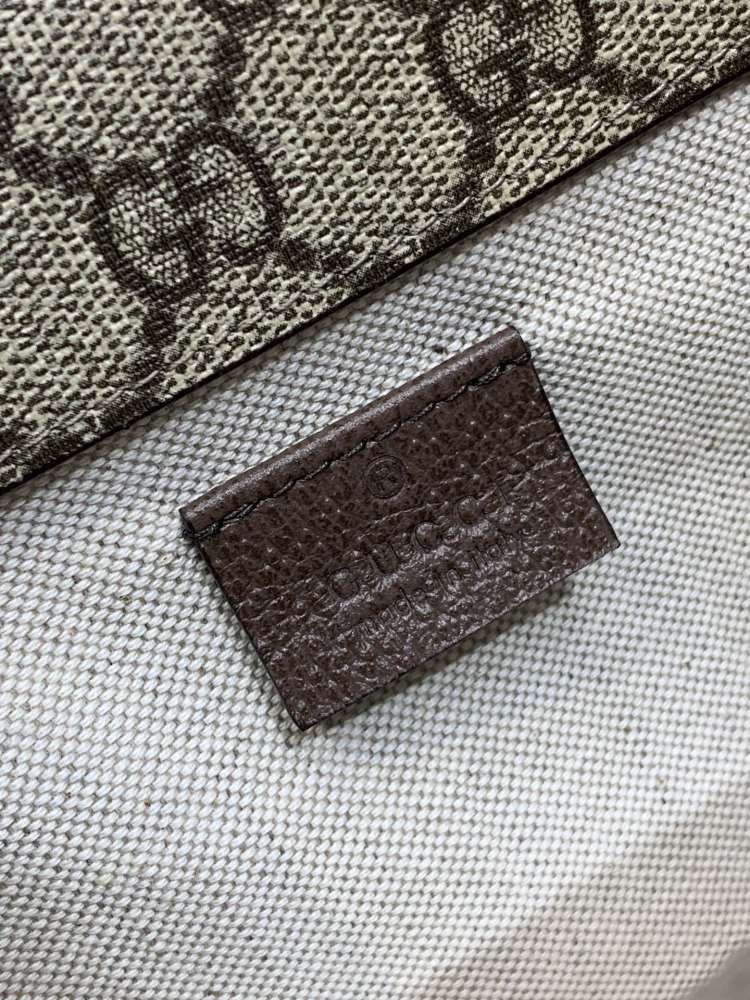 Gucci  size 22x16.5x4