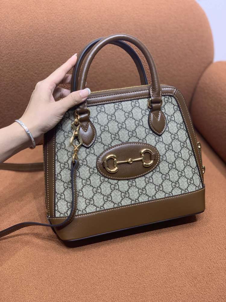 Gucci  size 25x9x23