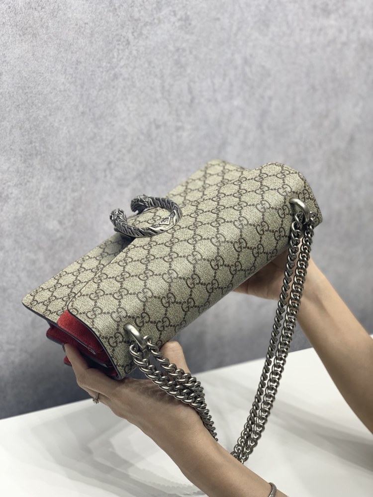 Gucci  size 28*18*9