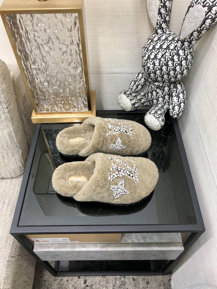 LV slippers