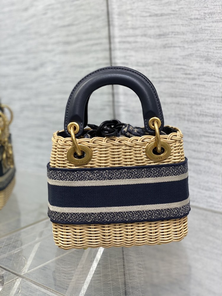 wicker Dior bucket size