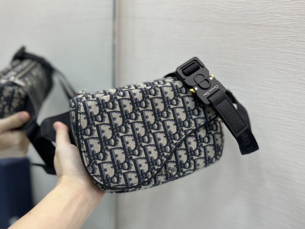 Dior man's Oblique saddle bag