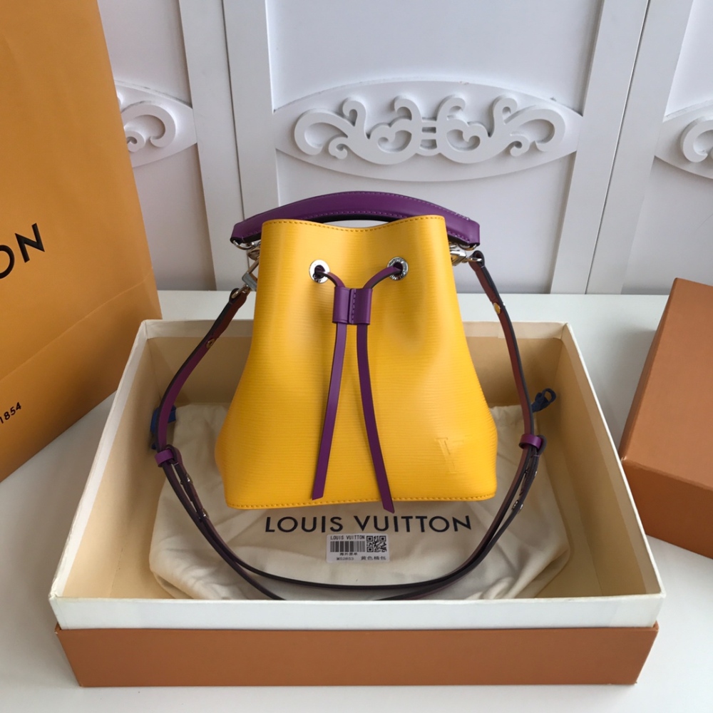 LV Bucket Bags  Epi cm  size 20.0 x 20.0 x 13.0