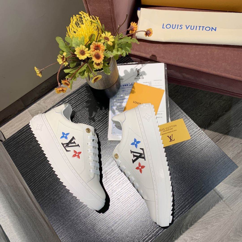 LV sneaker