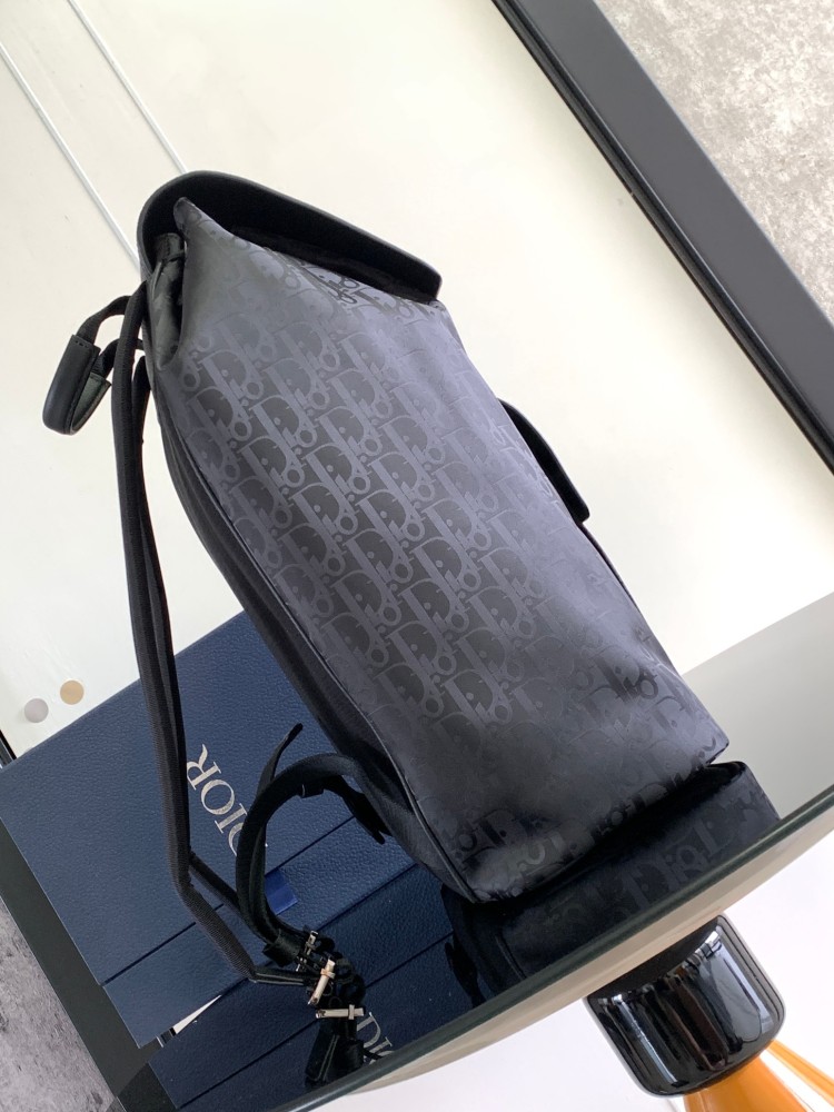 Dior man's Oblique backpacks
