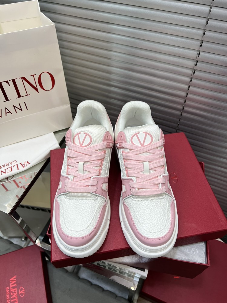LV sneaker  VT/lv Sneakers for collaborations