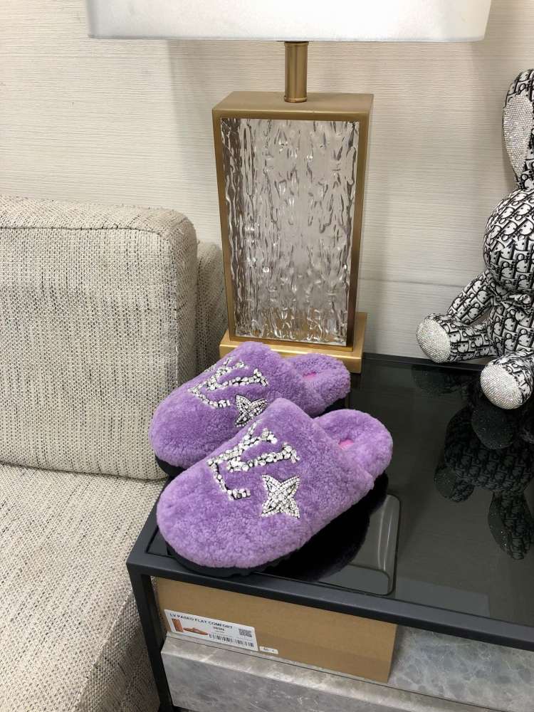 LV slippers lvu SIZE  lv毛拖
