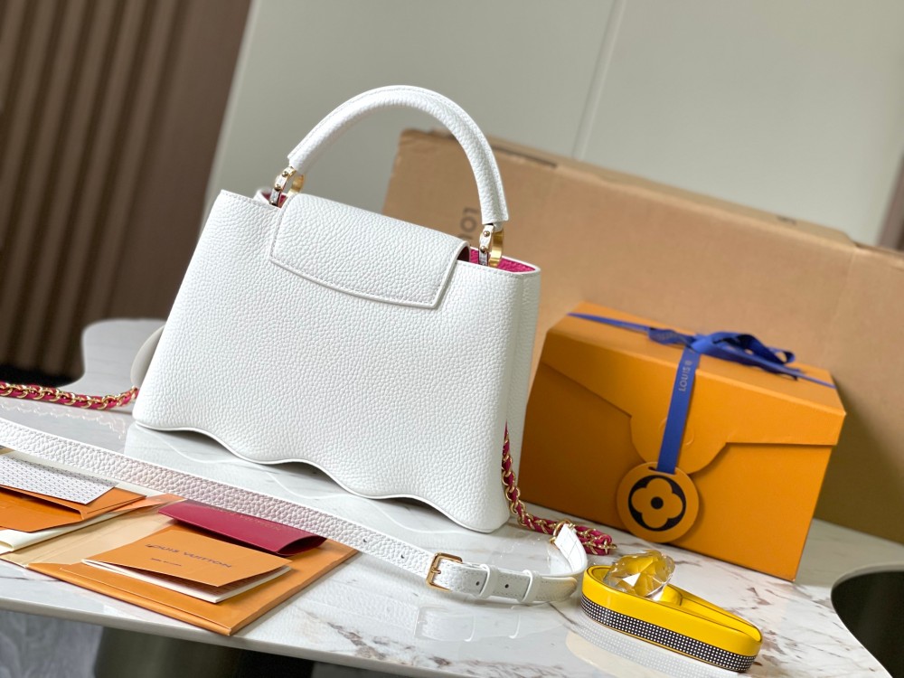 LV Capucines BB M22123 white