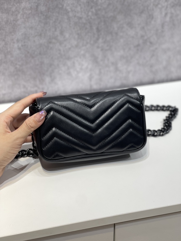 Gucci  size 16.5*5*10