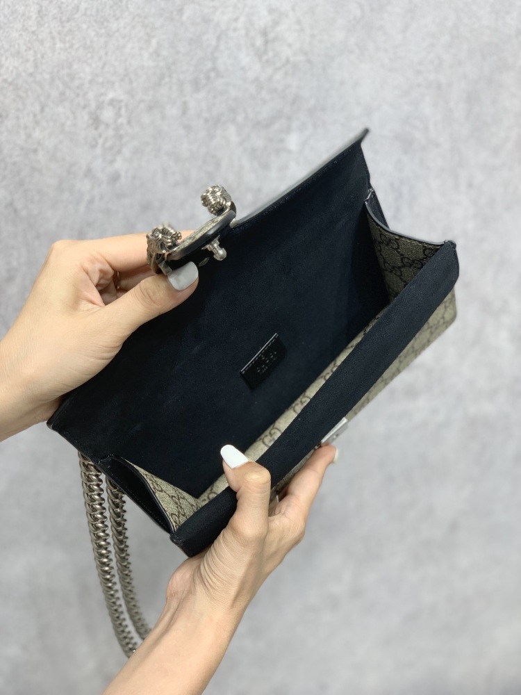 Gucci  size 25*14*8