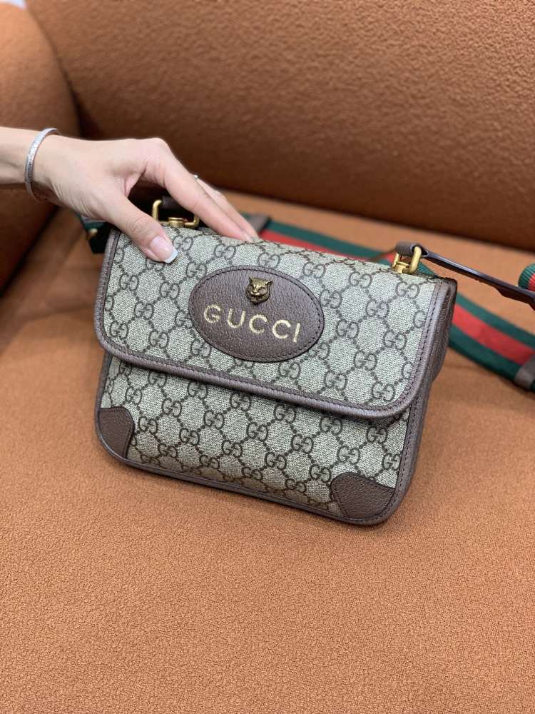 Gucci  size 22x16.5x4