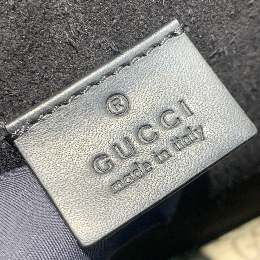 Gucci  size 28*18*9