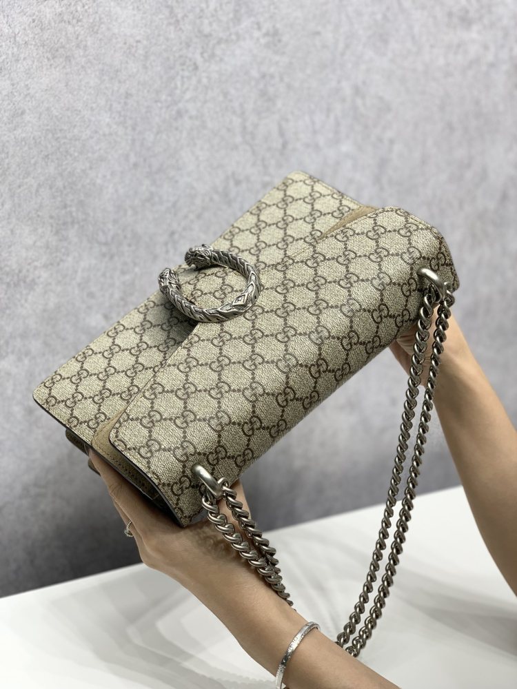 Gucci  size 28*18*9