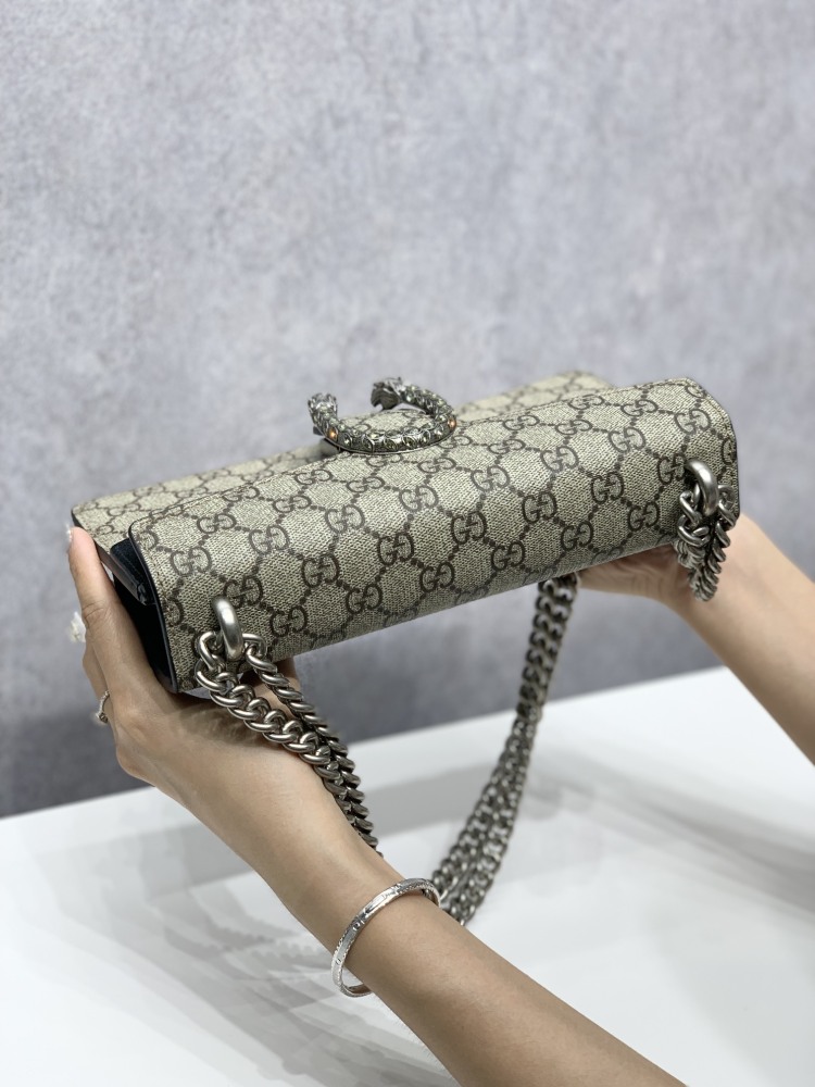 Gucci  size 25*14*8