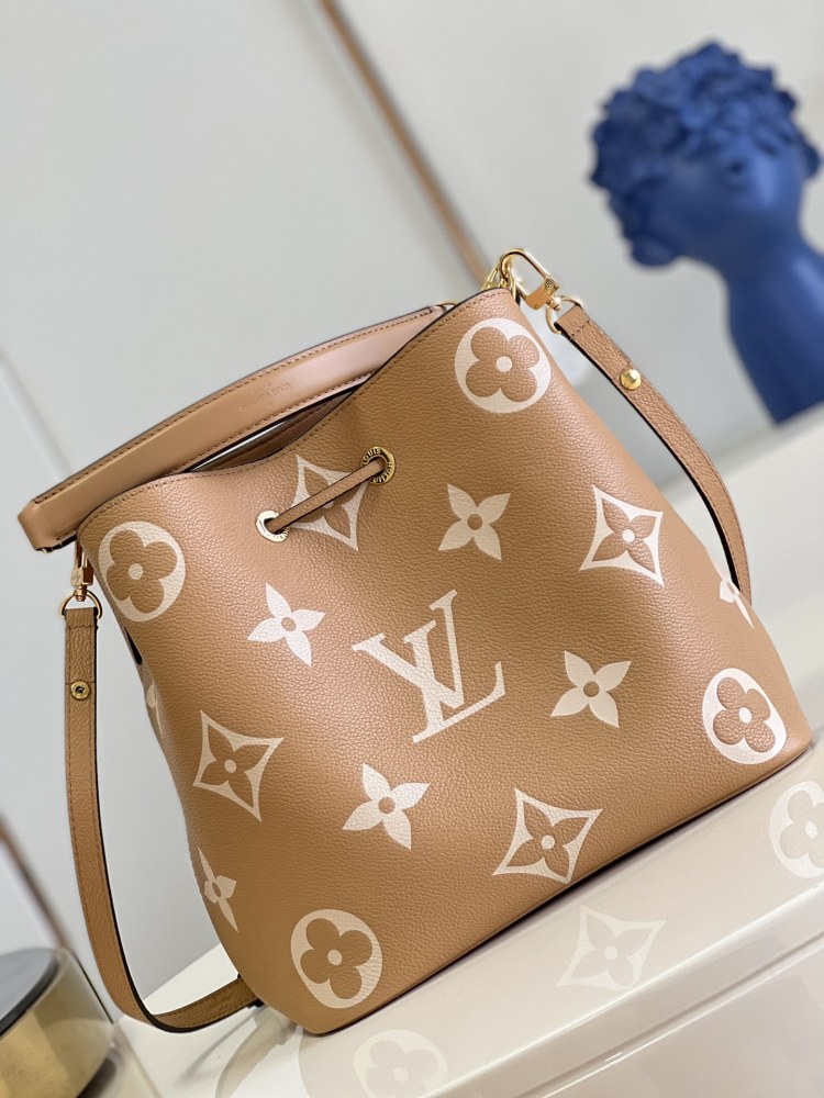LV Monogram Empreinte cm  size 26.0 x 26.0 x 17.5