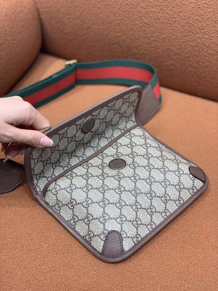 Gucci  size 20*13*2.5