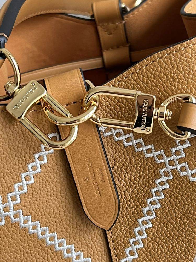 LV BB Monogram Empreinte  size 20 x 20 x 13