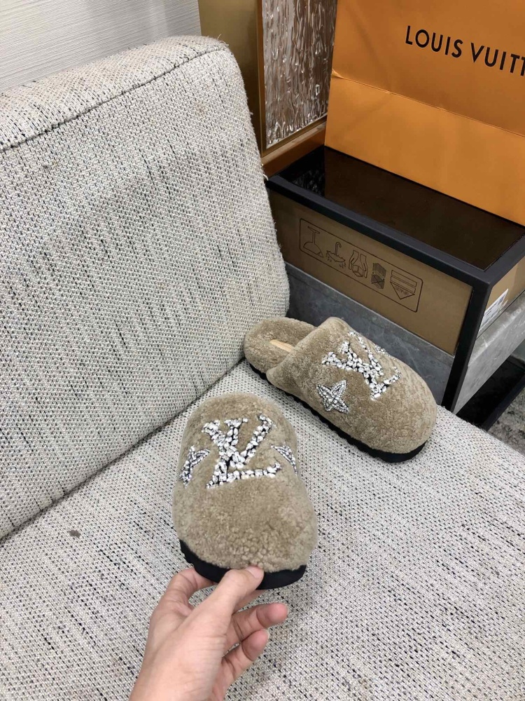 LV slippers lvu SIZE  lv毛拖