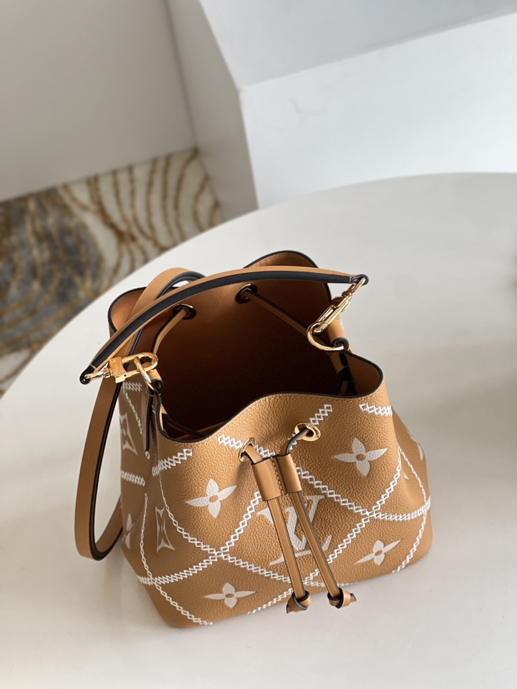 LV BB Monogram Empreinte  size 20 x 20 x 13