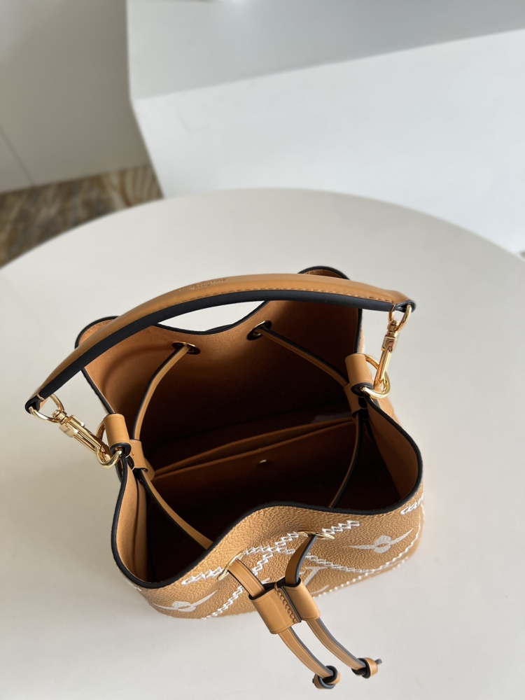 LV BB Monogram Empreinte  size 20 x 20 x 13