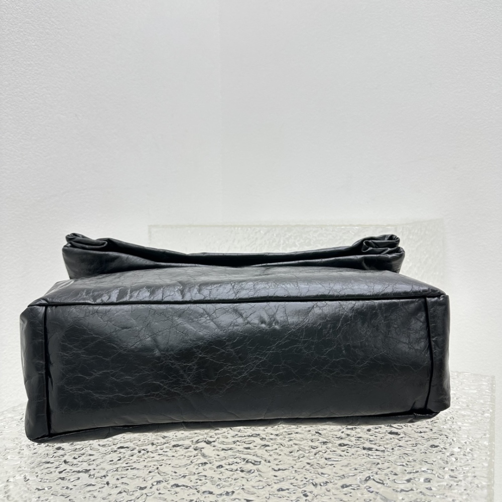 Balenciaga BB logo