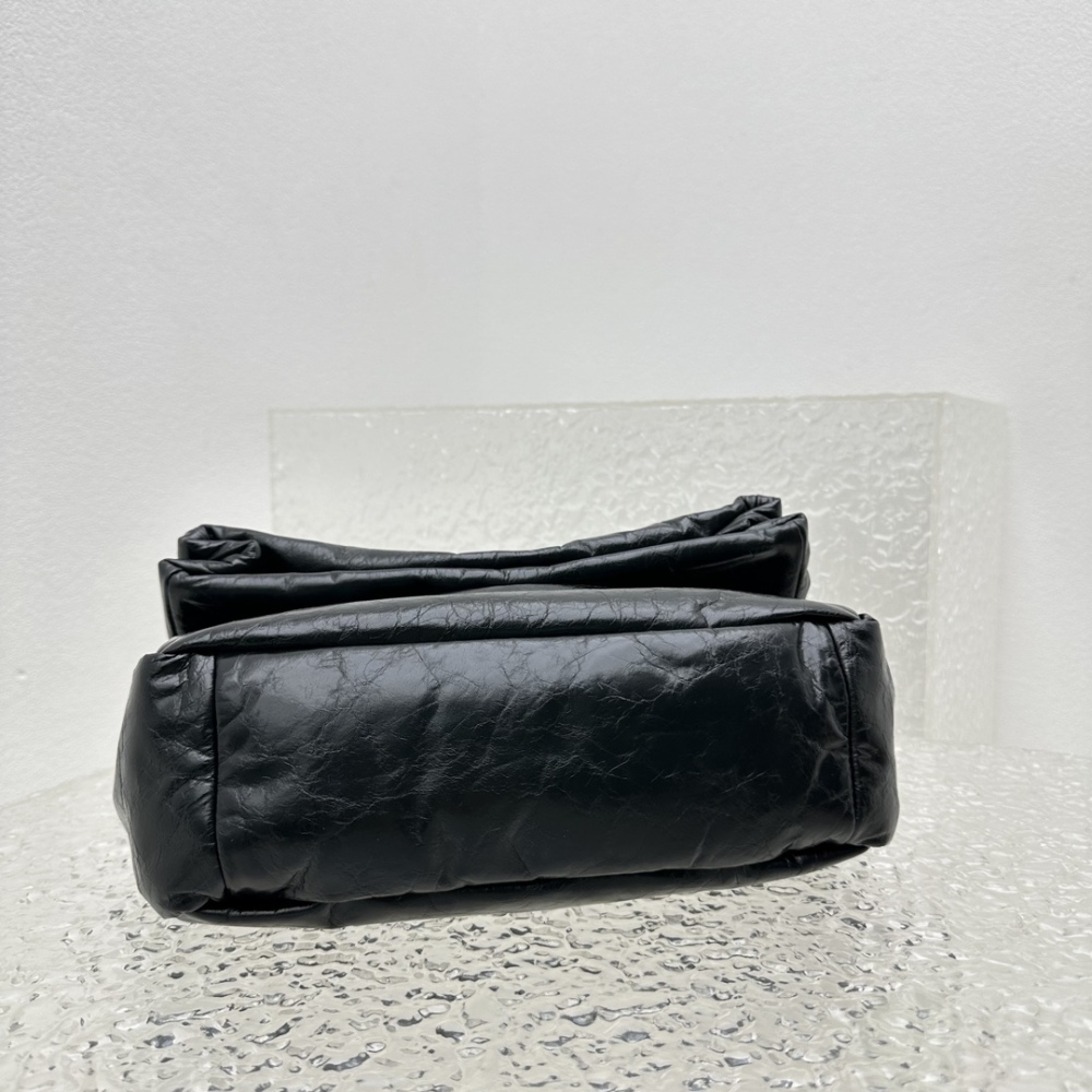 Balenciaga BB logo
