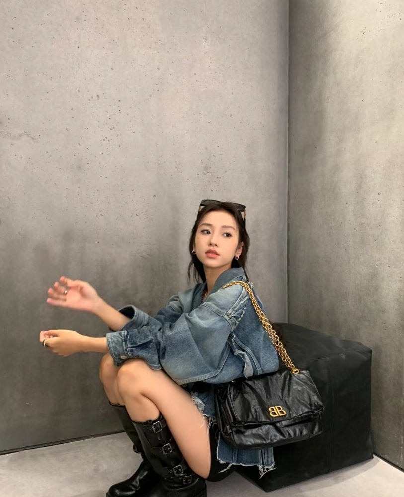 Balenciaga BB logo
