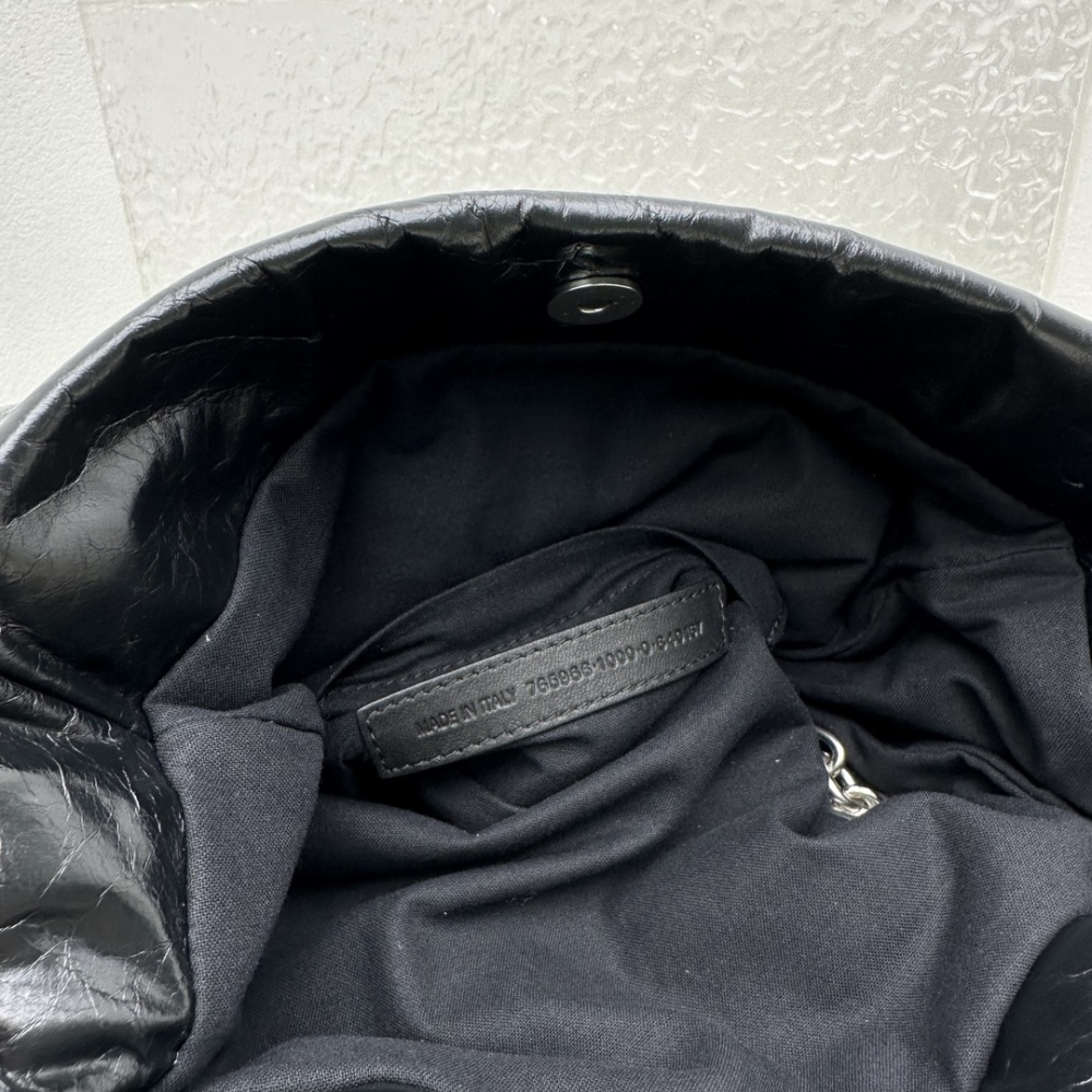 Balenciaga BB logo